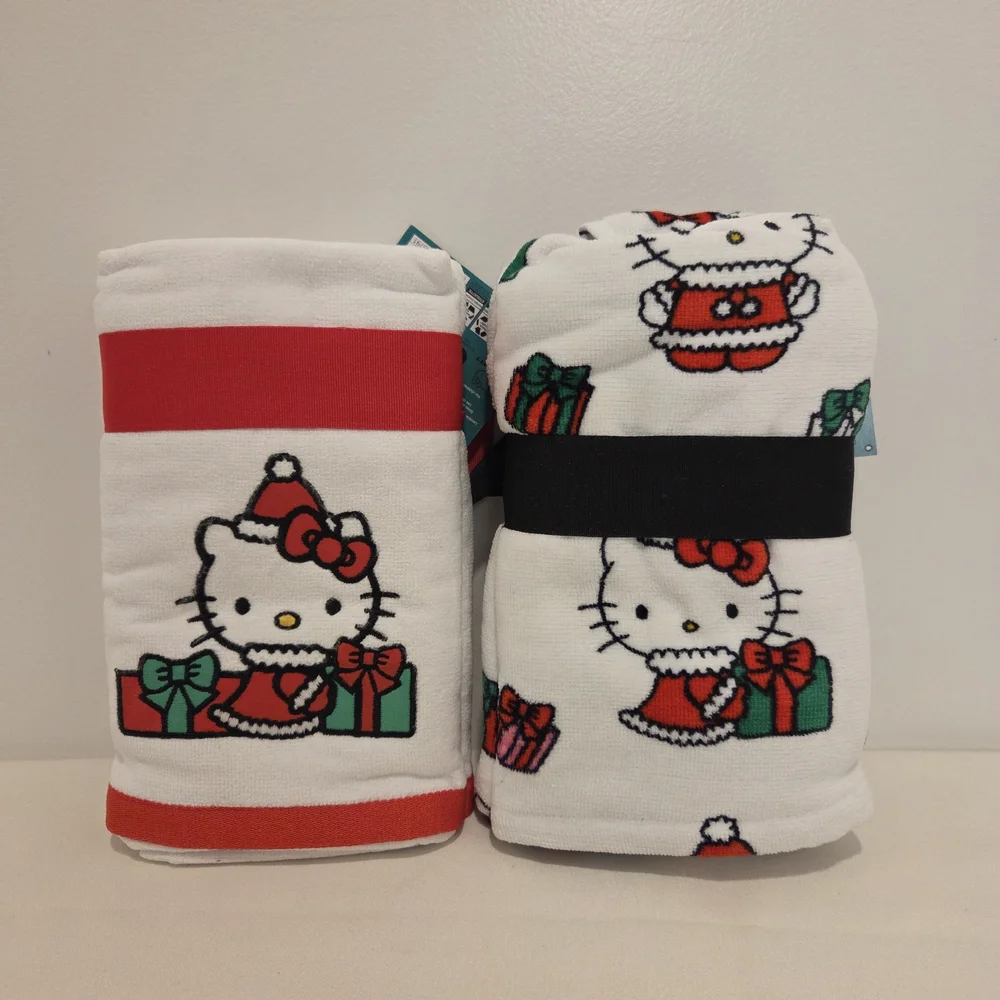 Hello Kitty Holiday Hand Towels